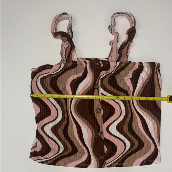 No Boundaries Cute women’s ruffled tank top, excellent condition - Picture 4 of 6